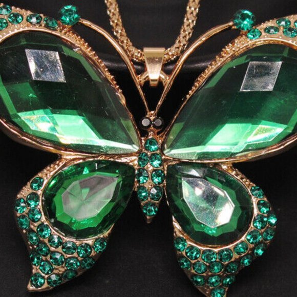 Sparkly Emerald CRYSTAL & Rhinestone BUTTERFLY Pendant Necklace - Picture 3 of 6